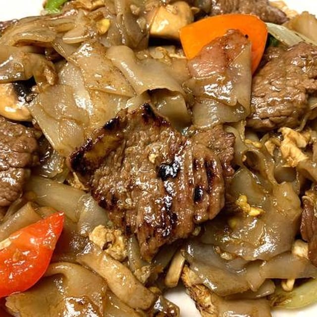 33. Pad Kee Mao (Drunken Noodles).